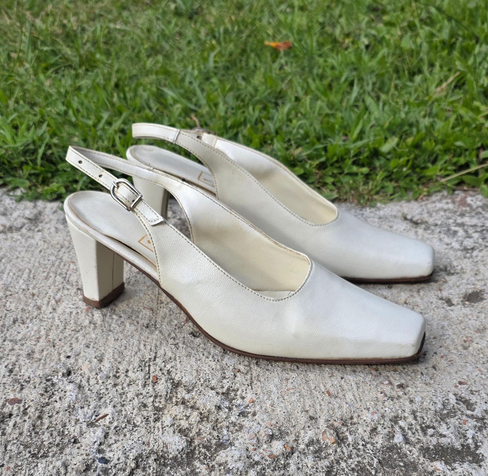 Sandalias blancas JLL - Imagen 2