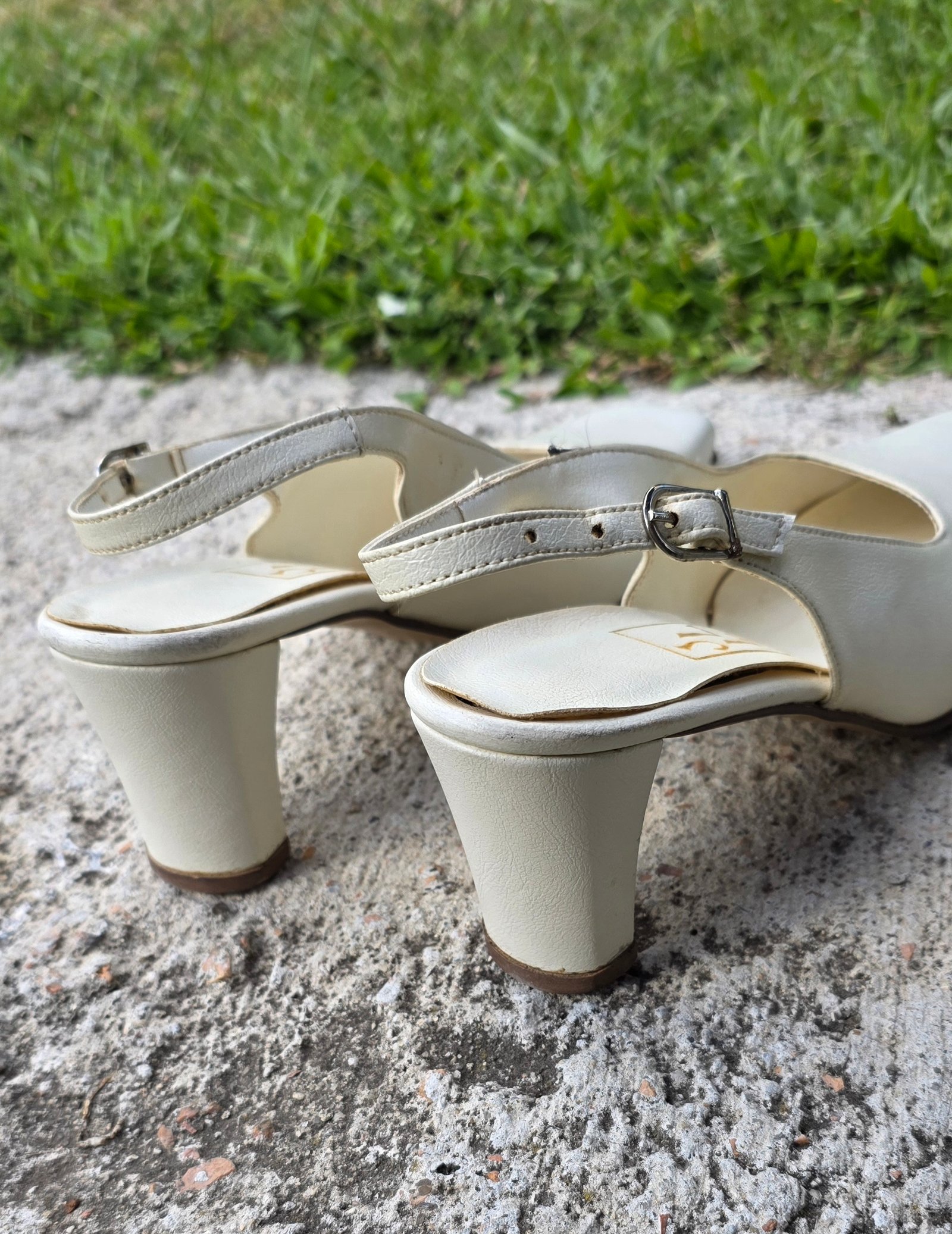 Sandalias blancas JLL - Imagen 4